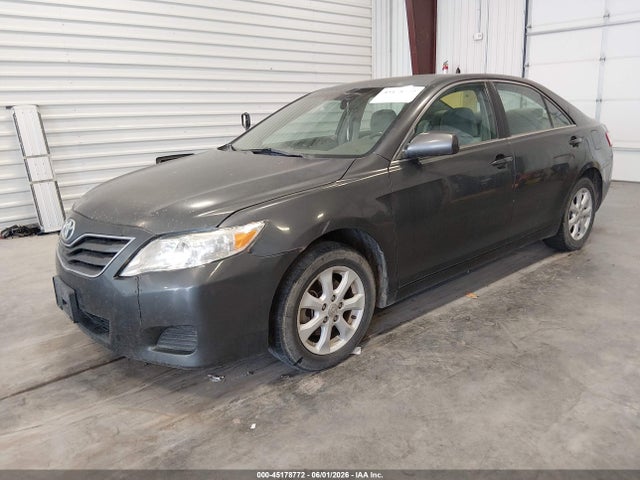 45178772 :رقم المزاد ، 4T1BF3EK1AU108135 vin ، 2010 Toyota Camry Le مزاد بيع