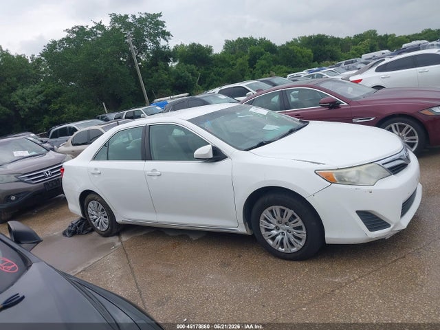 45178880 :رقم المزاد ، 4T4BF1FK6ER410728 vin ، 2014 Toyota Camry Le مزاد بيع