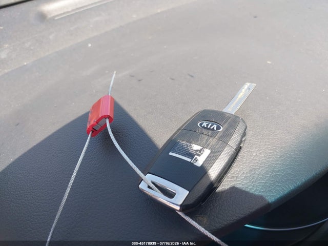 KIA SEDONA LX 2015 KNDMB5C12F6051583 Image 11