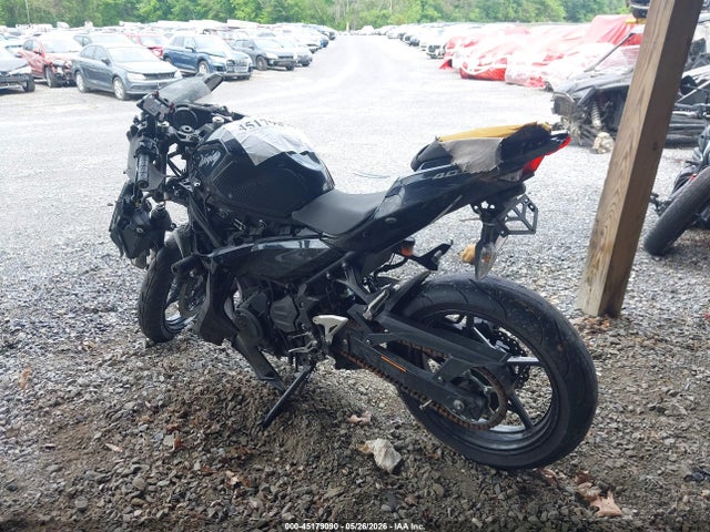 45179090 :رقم المزاد ، JKAEXKH19JDA08261 vin ، 2018 Kawasaki Ex400 مزاد بيع