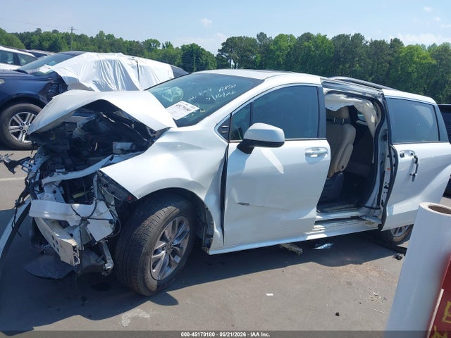 45179180 :رقم المزاد ، 5TDYRKEC8NS135481 vin ، 2022 Toyota Sienna Xle مزاد بيع