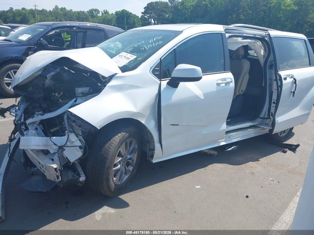 45179180 :رقم المزاد ، 5TDYRKEC8NS135481 vin ، 2022 Toyota Sienna Xle مزاد بيع