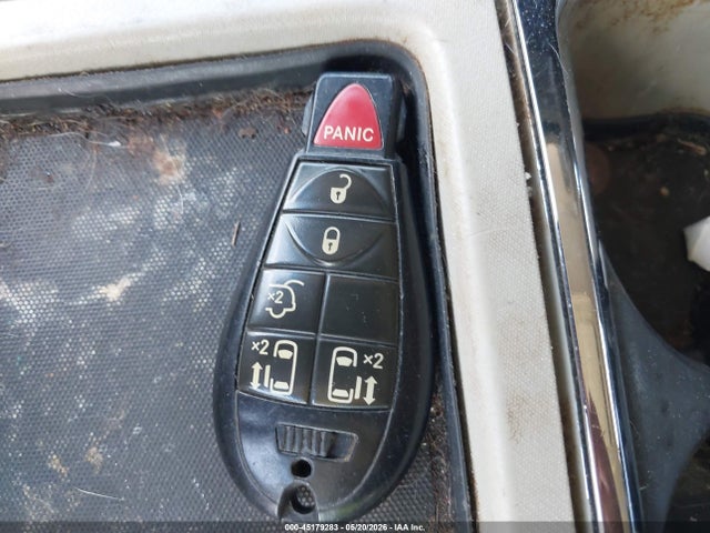 2015 Chrysler Town & Country Touring მანქანა იყიდება აუქციონზე, vin: 2C4RC1BG6FR752203, აუქციონის ნომერი: 45179283