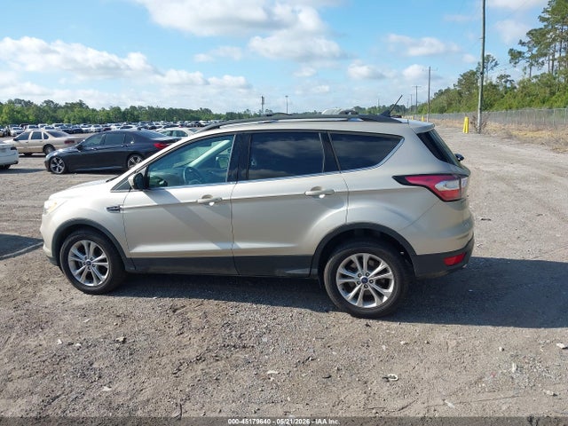 45179640 :رقم المزاد ، 1FMCU0HDXJUA69437 vin ، 2018 Ford Escape Sel مزاد بيع