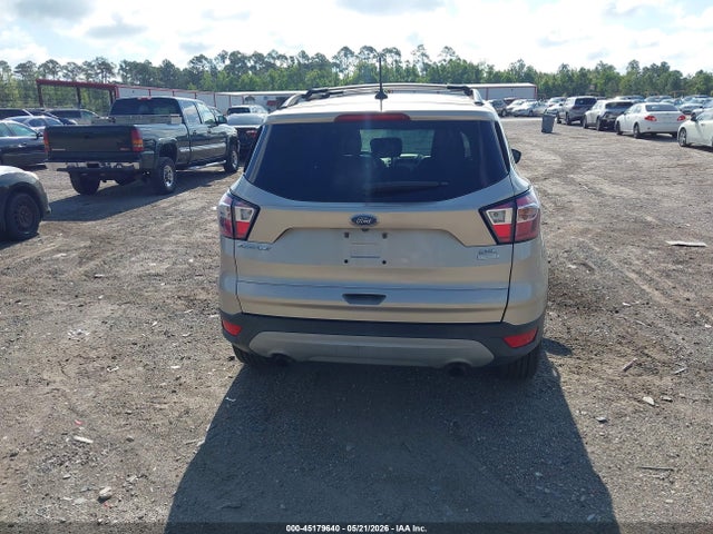 45179640 :رقم المزاد ، 1FMCU0HDXJUA69437 vin ، 2018 Ford Escape Sel مزاد بيع