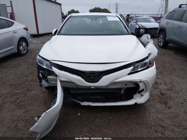 45179803 :رقم المزاد ، 4T1B11HK4JU064128 vin ، 2018 Toyota Camry Le مزاد بيع