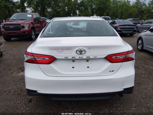 45179803 :رقم المزاد ، 4T1B11HK4JU064128 vin ، 2018 Toyota Camry Le مزاد بيع