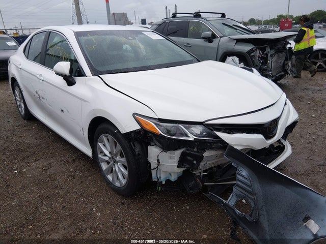 45179803 :رقم المزاد ، 4T1B11HK4JU064128 vin ، 2018 Toyota Camry Le مزاد بيع