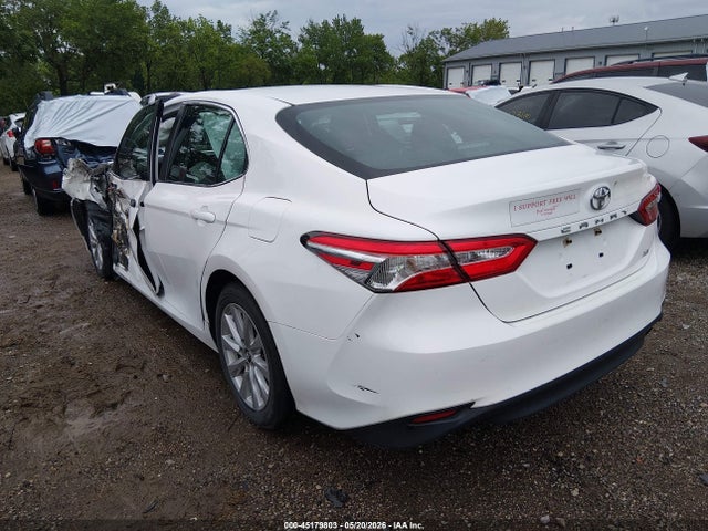 45179803 :رقم المزاد ، 4T1B11HK4JU064128 vin ، 2018 Toyota Camry Le مزاد بيع