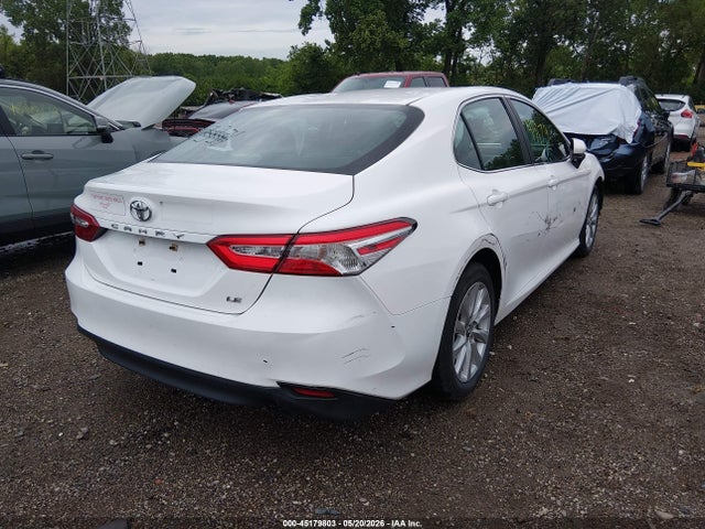 45179803 :رقم المزاد ، 4T1B11HK4JU064128 vin ، 2018 Toyota Camry Le مزاد بيع