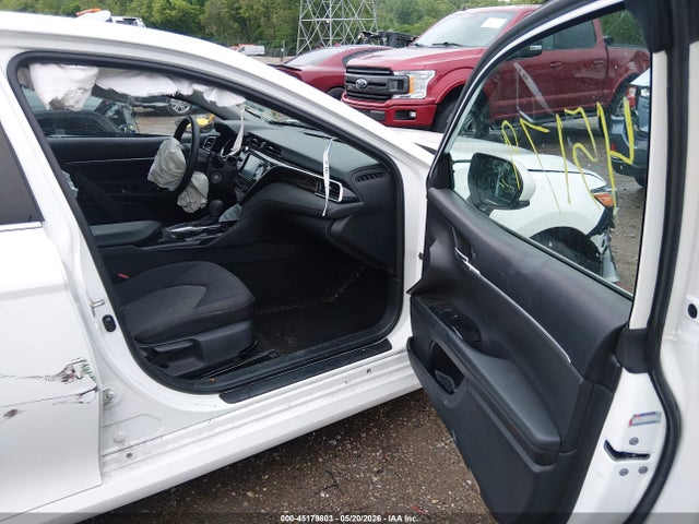 45179803 :رقم المزاد ، 4T1B11HK4JU064128 vin ، 2018 Toyota Camry Le مزاد بيع