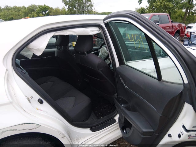 45179803 :رقم المزاد ، 4T1B11HK4JU064128 vin ، 2018 Toyota Camry Le مزاد بيع