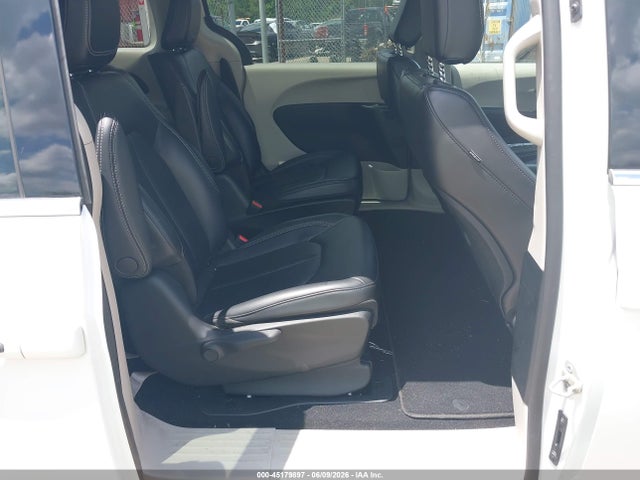 Chrysler Pacifica Hybrid Touring L 2023 2C4RC1L72PR562592 Image 8