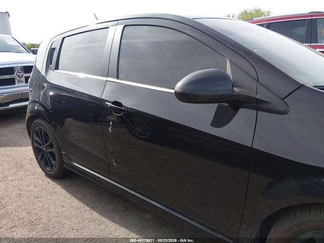 45179921 :رقم المزاد ، 1G1JF6SB6J4112289 vin ، 2018 Chevrolet Sonic Premier Auto مزاد بيع