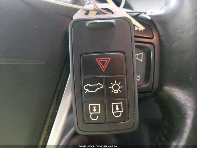 45180049 :رقم المزاد ، YV4612HK4G1006040 vin ، 2016 Volvo V60 Cross Country T5 مزاد بيع
