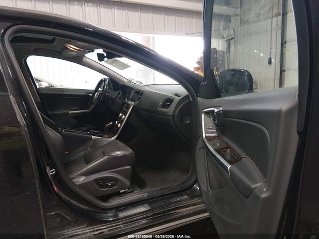 Aukcja sprzedaży 2016 Volvo V60 Cross Country T5, vin: YV4612HK4G1006040, numer aukcji: 45180049