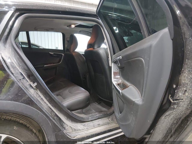 45180049 :رقم المزاد ، YV4612HK4G1006040 vin ، 2016 Volvo V60 Cross Country T5 مزاد بيع
