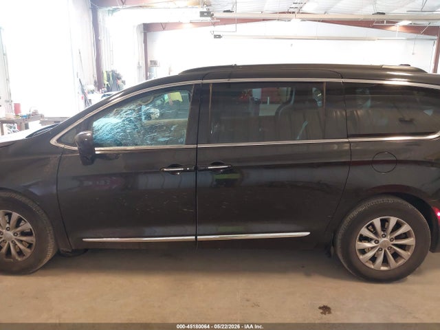 Auction sale of the 2017 Chrysler Pacifica Touring-l, vin: 2C4RC1BG9HR675748, lot number: 45180064