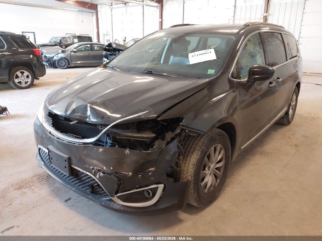 Auction sale of the 2017 Chrysler Pacifica Touring-l, vin: 2C4RC1BG9HR675748, lot number: 45180064