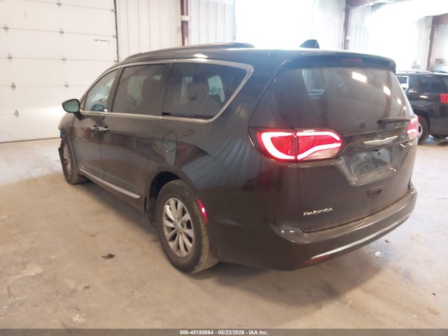 Auction sale of the 2017 Chrysler Pacifica Touring-l, vin: 2C4RC1BG9HR675748, lot number: 45180064