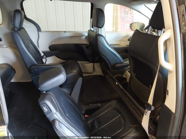 Auction sale of the 2017 Chrysler Pacifica Touring-l, vin: 2C4RC1BG9HR675748, lot number: 45180064