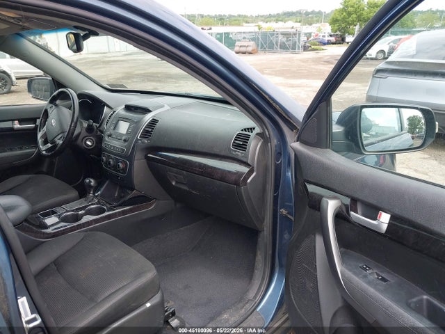 Продажа на аукционе авто 2015 Kia Sorento Lx, vin: 5XYKT3A64FG579260, номер лота: 45180096