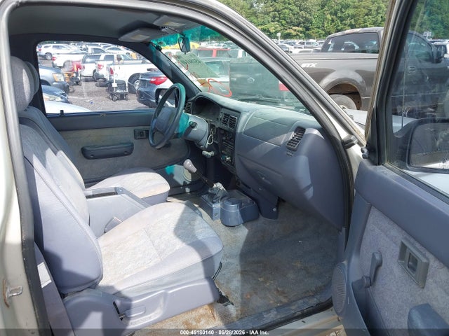 2000 Toyota Tacoma მანქანა იყიდება აუქციონზე, vin: 5TENL42N4YZ713637, აუქციონის ნომერი: 45180140