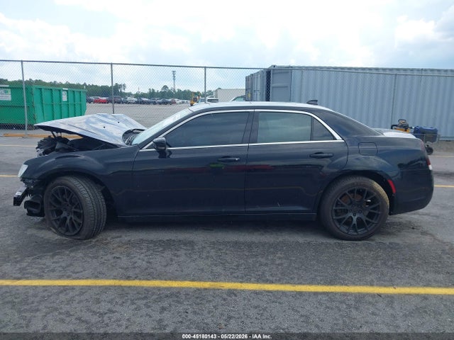 45180143 :رقم المزاد ، 2C3CCARG4JH302421 vin ، 2018 Chrysler 300 Touring L Awd مزاد بيع