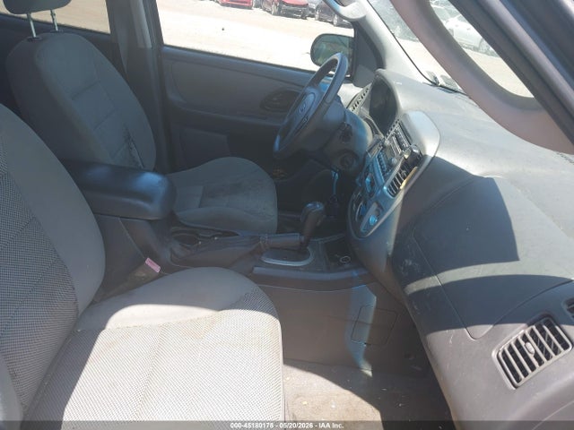 45180178 :رقم المزاد ، 1FMYU93165KA52093 vin ، 2005 Ford Escape Xlt مزاد بيع