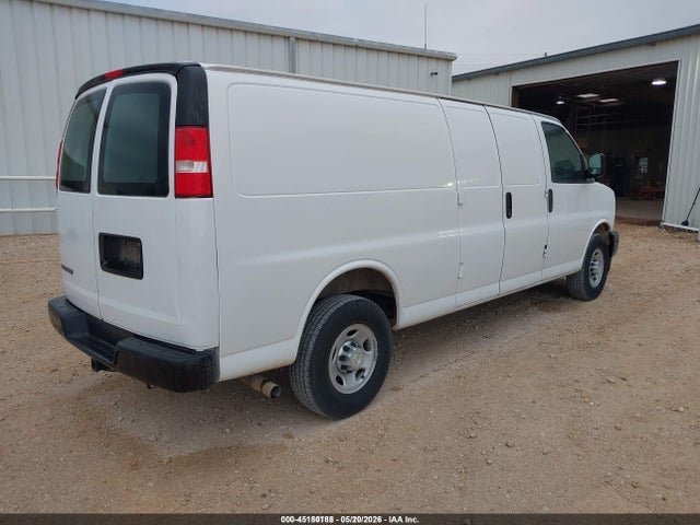 Chevrolet Express 3500 Work Van 2017 1GCZGHFG4H1272899 Image 4