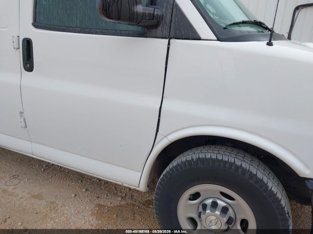 Chevrolet Express 3500 Work Van 2017 1GCZGHFG4H1272899 Image 6