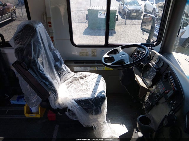Aukcja sprzedaży 2013 Freightliner Chassis M Line Shuttle Bus, vin: 4UZADEDT5DCFF5048, numer aukcji: 45180197