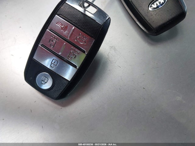 2017 Kia Sedona Lx მანქანა იყიდება აუქციონზე, vin: KNDMB5C17H6322740, აუქციონის ნომერი: 45180236