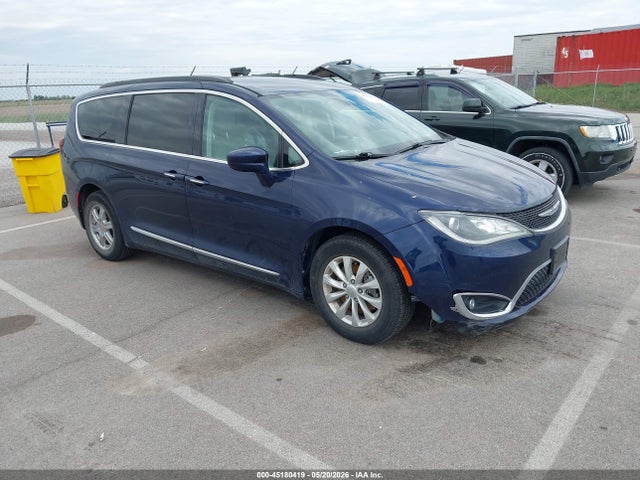 2017 Chrysler Pacifica Touring-l მანქანა იყიდება აუქციონზე, vin: 2C4RC1BG3HR512528, აუქციონის ნომერი: 45180419