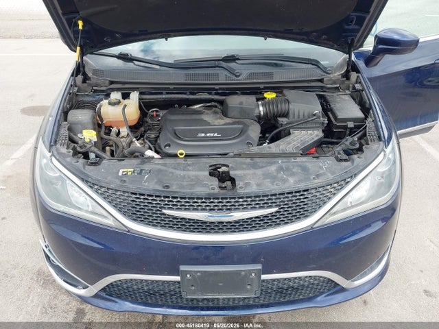 2017 Chrysler Pacifica Touring-l მანქანა იყიდება აუქციონზე, vin: 2C4RC1BG3HR512528, აუქციონის ნომერი: 45180419