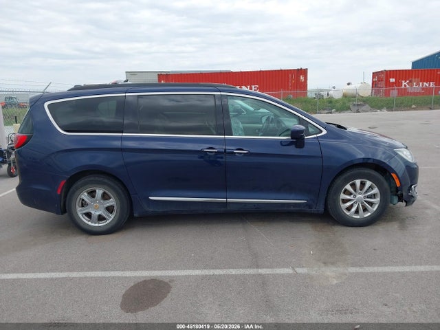2017 Chrysler Pacifica Touring-l მანქანა იყიდება აუქციონზე, vin: 2C4RC1BG3HR512528, აუქციონის ნომერი: 45180419
