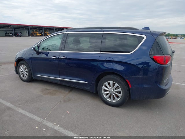 2017 Chrysler Pacifica Touring-l მანქანა იყიდება აუქციონზე, vin: 2C4RC1BG3HR512528, აუქციონის ნომერი: 45180419