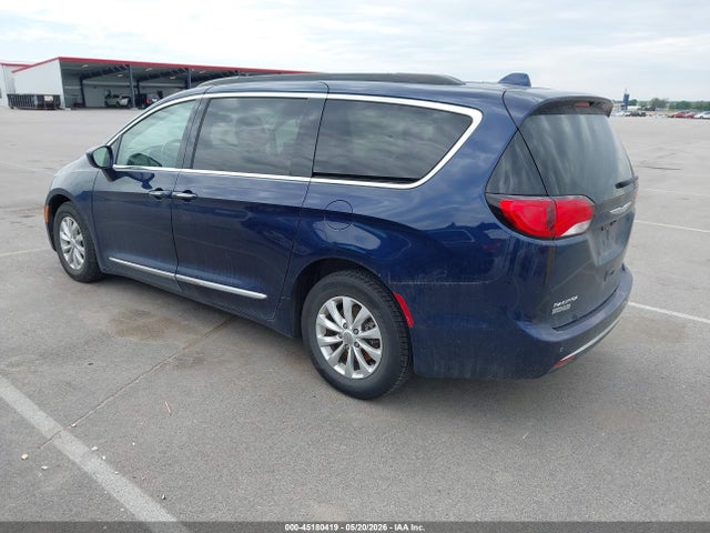 2017 Chrysler Pacifica Touring-l მანქანა იყიდება აუქციონზე, vin: 2C4RC1BG3HR512528, აუქციონის ნომერი: 45180419