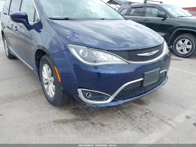 2017 Chrysler Pacifica Touring-l მანქანა იყიდება აუქციონზე, vin: 2C4RC1BG3HR512528, აუქციონის ნომერი: 45180419