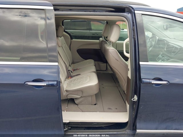 2017 Chrysler Pacifica Touring-l მანქანა იყიდება აუქციონზე, vin: 2C4RC1BG3HR512528, აუქციონის ნომერი: 45180419