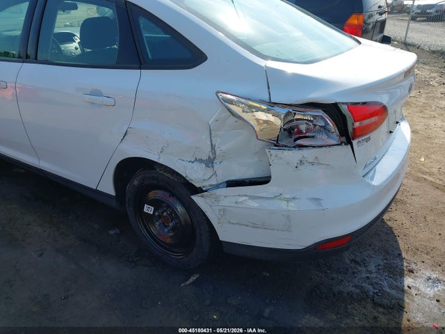 45180431 :رقم المزاد ، 1FADP3F21GL250384 vin ، 2016 Ford Focus Se مزاد بيع