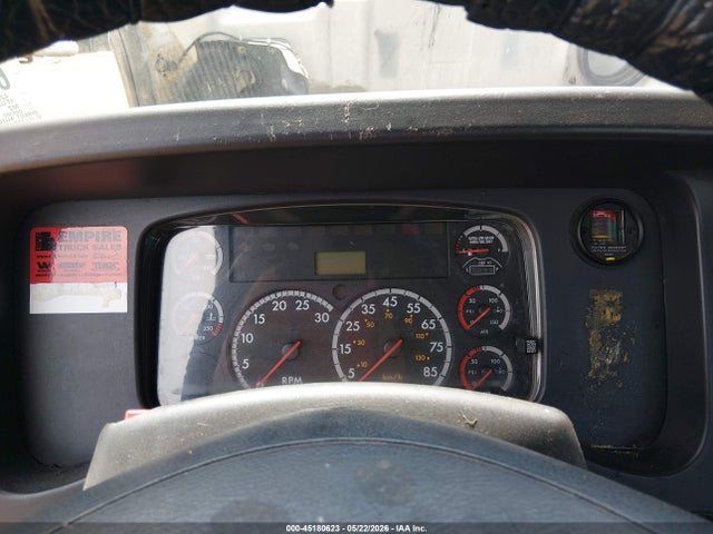 45180623 :رقم المزاد ، 1FUJC5DV0BDAY3810 vin ، 2011 Freightliner M2 112 Medium Duty مزاد بيع