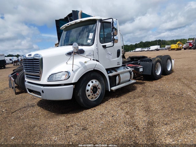 45180623 :رقم المزاد ، 1FUJC5DV0BDAY3810 vin ، 2011 Freightliner M2 112 Medium Duty مزاد بيع