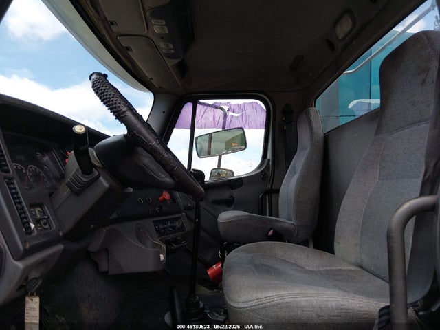 45180623 :رقم المزاد ، 1FUJC5DV0BDAY3810 vin ، 2011 Freightliner M2 112 Medium Duty مزاد بيع