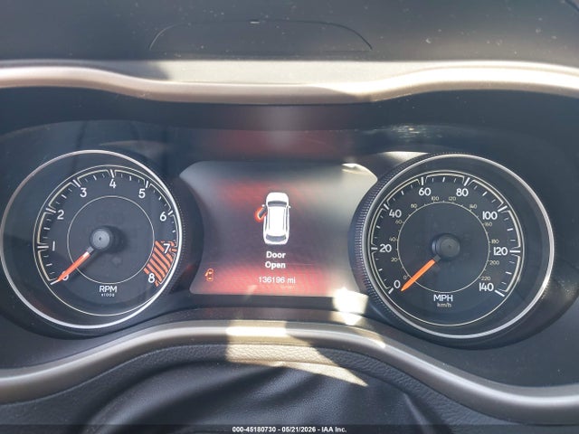2015 Jeep Cherokee Trailhawk მანქანა იყიდება აუქციონზე, vin: 1C4PJMBS3FW648083, აუქციონის ნომერი: 45180730