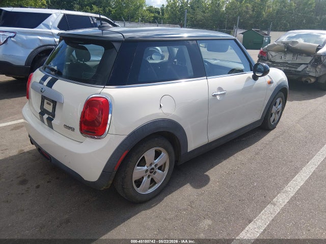 Продаж на аукціоні авто 2015 Mini Hardtop Cooper, vin: WMWXM5C58FT940171, номер лоту: 45180742