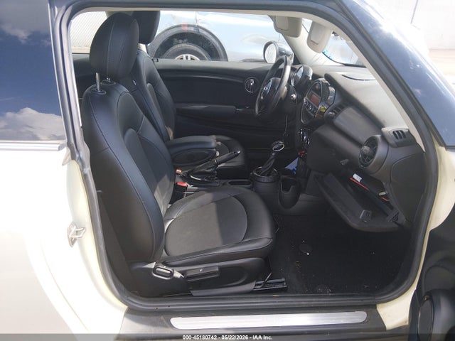 Продаж на аукціоні авто 2015 Mini Hardtop Cooper, vin: WMWXM5C58FT940171, номер лоту: 45180742