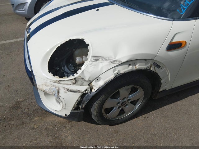 Продаж на аукціоні авто 2015 Mini Hardtop Cooper, vin: WMWXM5C58FT940171, номер лоту: 45180742