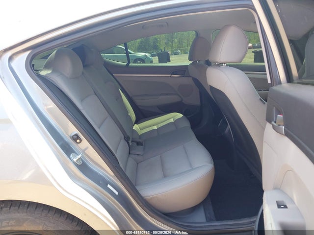 45180762 :رقم المزاد ، KMHD74LF6HU353167 vin ، 2017 Hyundai Elantra Se مزاد بيع