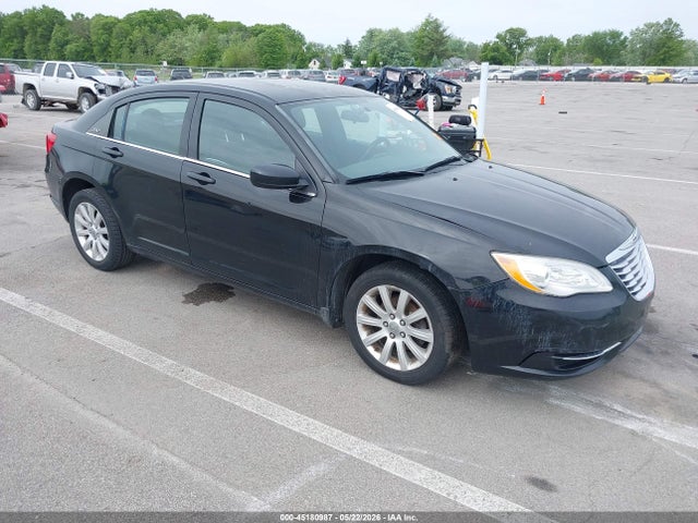 45180987 :رقم المزاد ، 1C3CCBBB8DN574373 vin ، 2013 Chrysler 200 Touring مزاد بيع